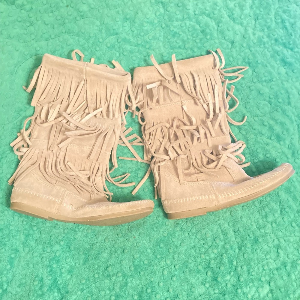 Minnetonka cream fringe boots